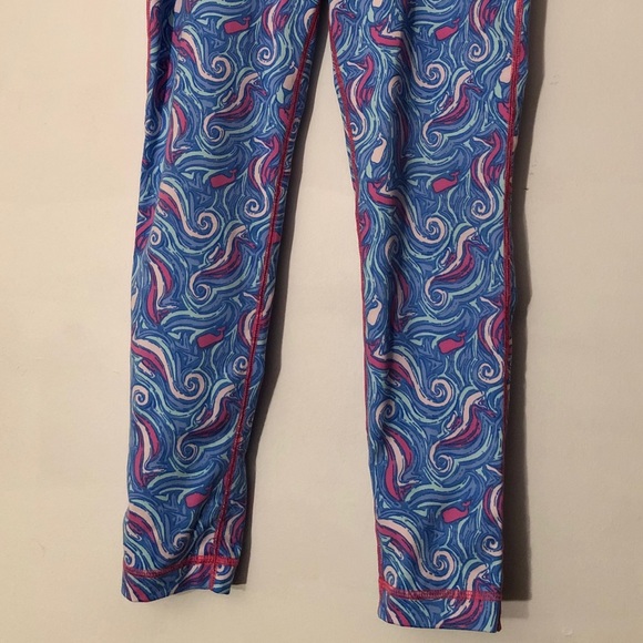 Vineyard Vines Seahorse Performance Leggings. - Picture 2 of 7